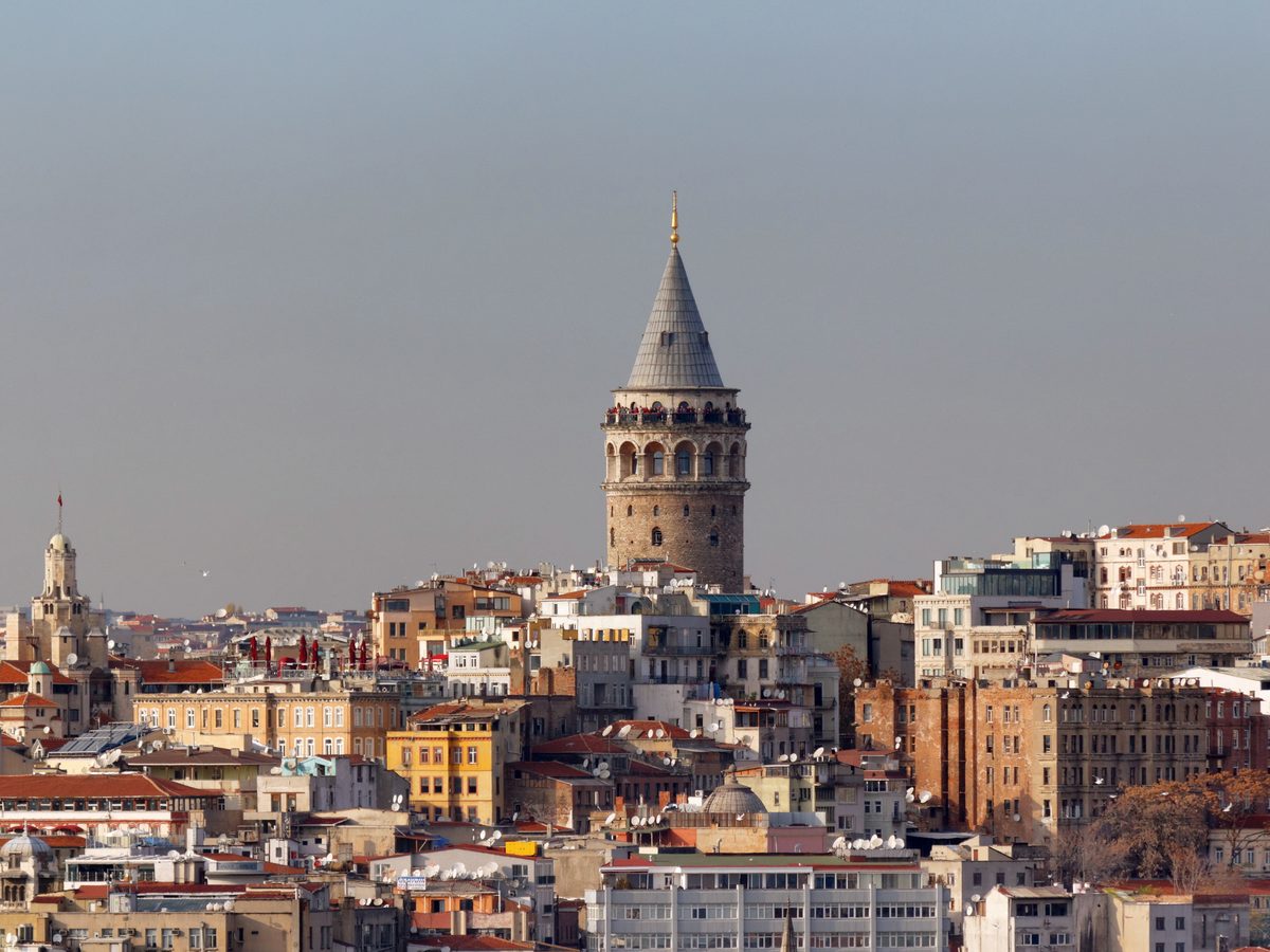 Qalata qülləsi və İstanbulun tarixi küçələri